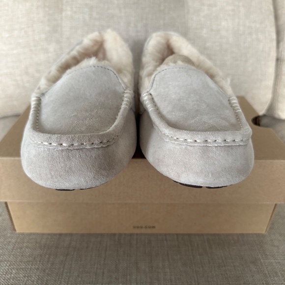 UGG Ansley Shoes Brand New In Box - Picture 3 of 8